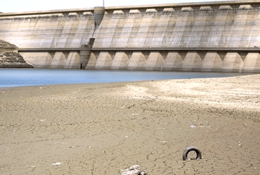 ورودی آب سدهای کشور نصف شد