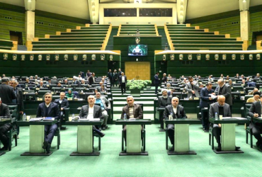 ماجرای پَرش دلار از ۳ زاویه متفاوت