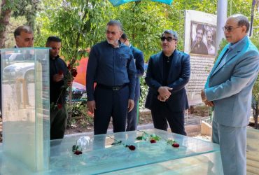 حضورمعاون فرهنگی بنیاد شهید بر مزار شهید عباس دوران