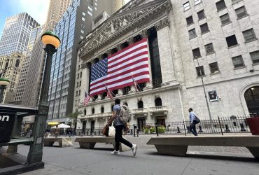 بدهی سنگین در آستانه انتخابات، گریبان ترامپ را گرفت