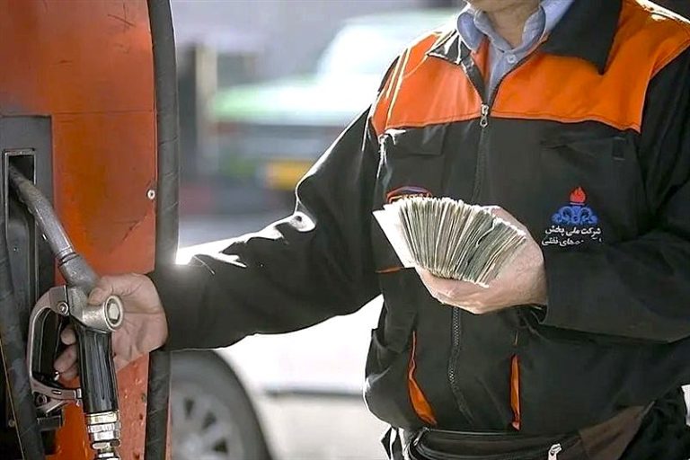دلیل صف‌های طولانی در برخی پمپ‌بنزین‌‌های تهران چیست؟