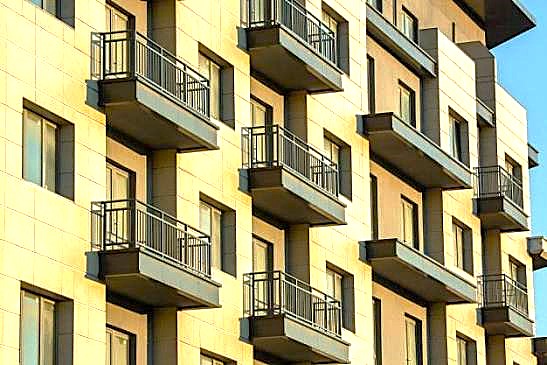 عدم تناسب واحدهای ساخته‌شده با نیاز مردم